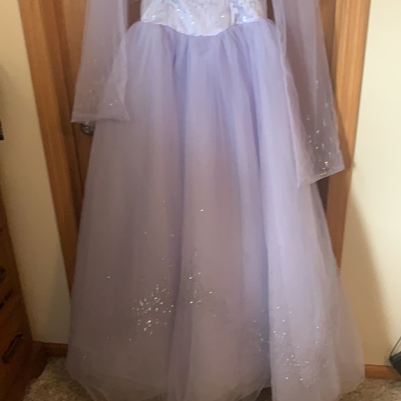 Light purple Prom/formal dress by Alyce. - Picture 4 of 8